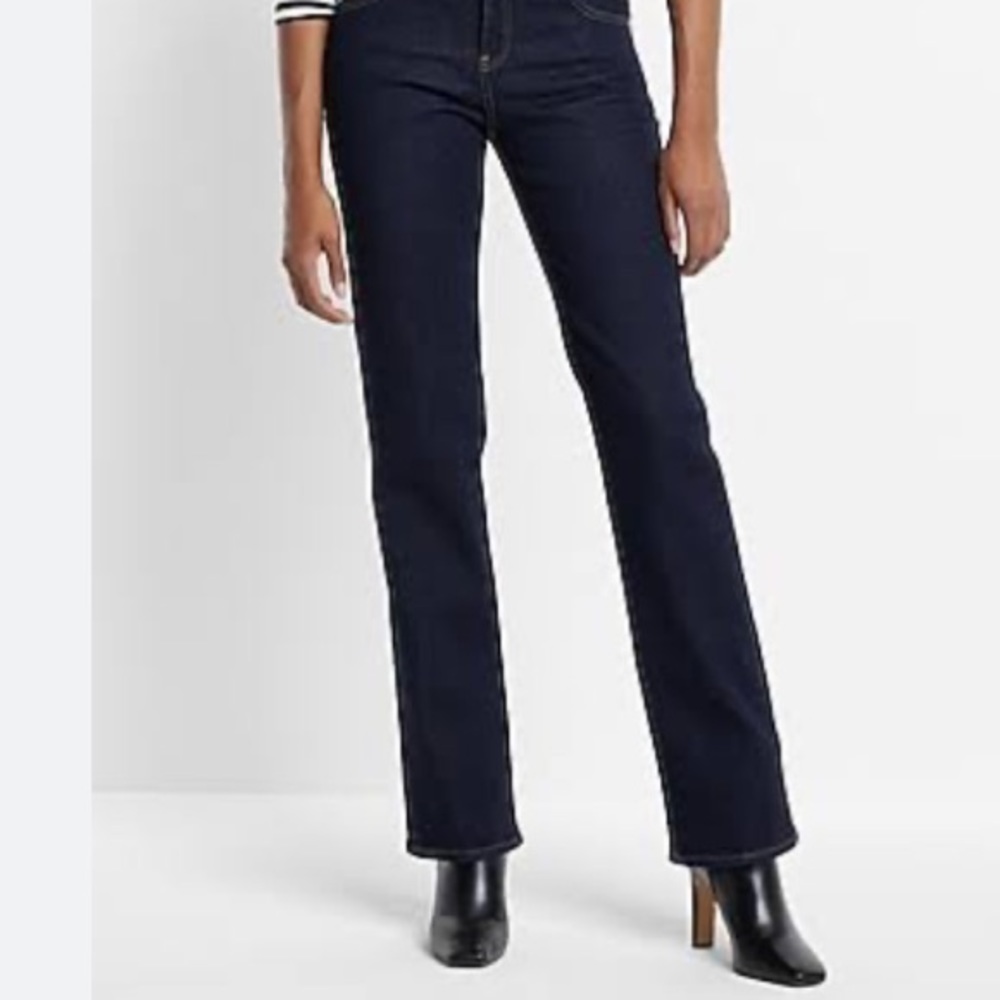 🆕 Gently loved EXPRESS stretch + denim perfect barely boot Jean